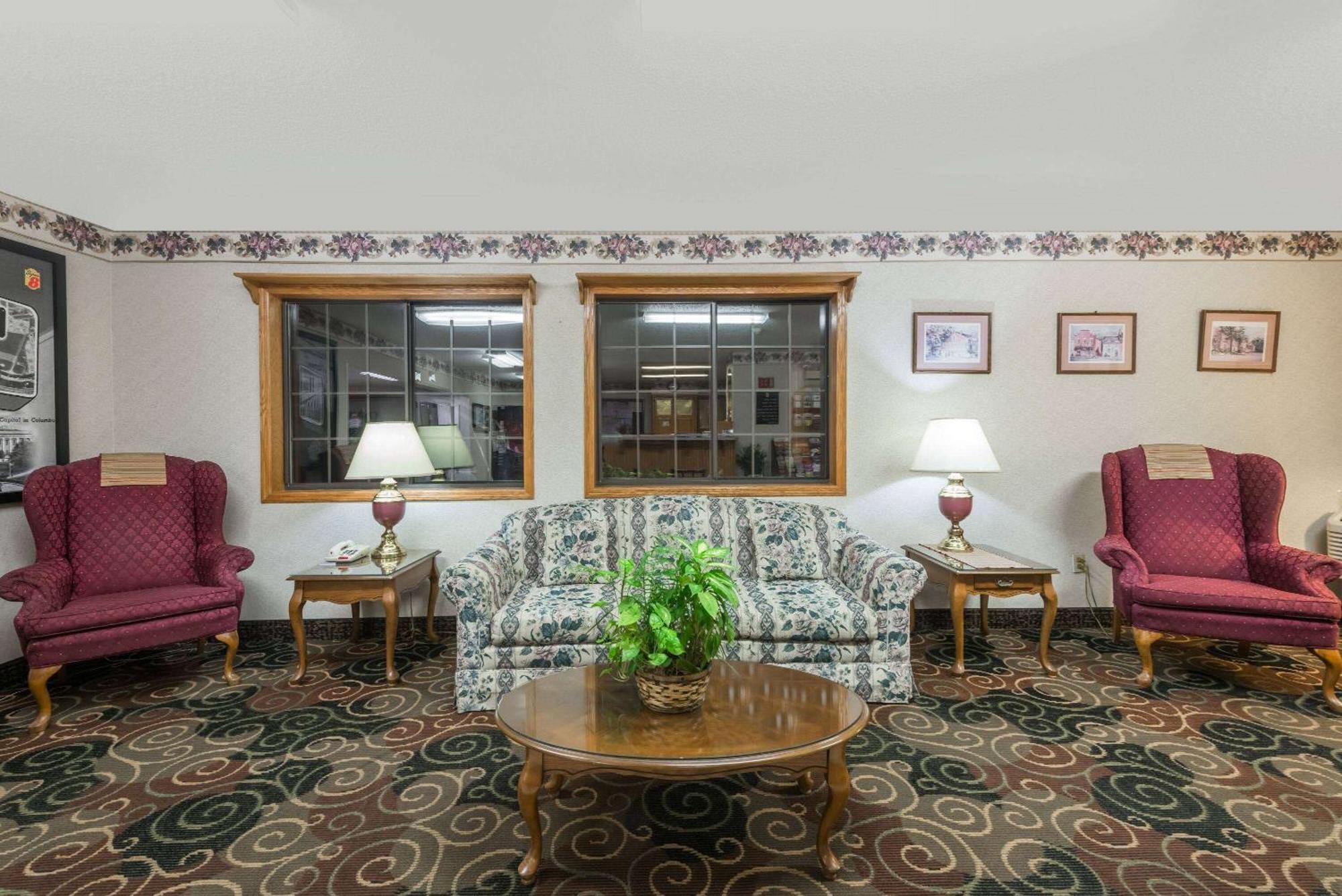 Super 8 By Wyndham Coshocton Roscoe Village Экстерьер фото